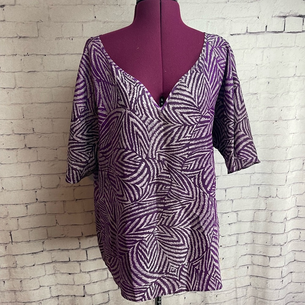 Banana Republic — Chic Purple & White V-Neck Blouse 💜 Size L 💜 100% Silk